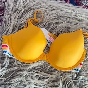 ** NWOT vs PINK bra